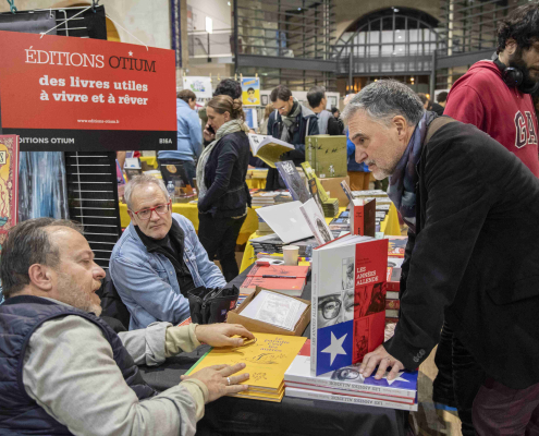 Angel de la Calle et Raúl Mora, l'éditeur des éditions Otium palabrant avec l'invité Miguelanxo Prado Angel de la Calle et Raúl Mora, l'éditeur des éditions Otium palabrant avec l'invité Miguelanxo Prado