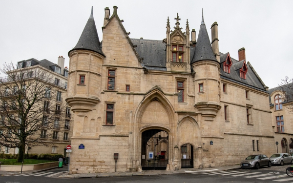 Façade de l'Hôtel de Sens de la Bibliothèque Forney